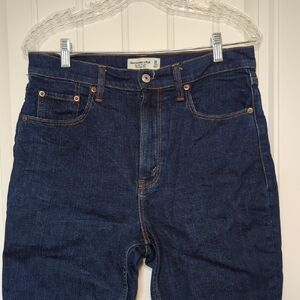 Abercrombie & Fitch The Slim Straight Ultra High Rise Jeans. 30 Short